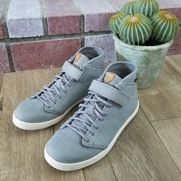teva willow chukka